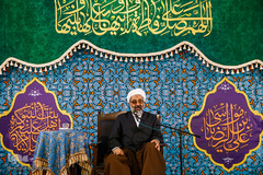 غبارروبی رواق حضرت زهرا(س) در حرم مطهر رضوی توسط بانوان قرآن پژوه