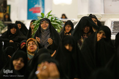 غبارروبی رواق حضرت زهرا(س) در حرم مطهر رضوی توسط بانوان قرآن پژوه