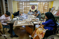 از دوره‌های آموزشی توانیابان در موسسه خیریه رعد، کارگاه آموزش معرق می‌باشد.