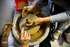  از دیگر کارگاه‌های توانیابی این موسسه آموزش سفالگری است.