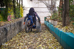 یک توانیاب به سمت سالن غذاخوری می‌رود.