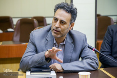 نشست خبری احمد ابوالقاسمی، مدیر رادیو قرآن پیرامون طرح قرآن، کتاب زندگی(۱۴۵۲)