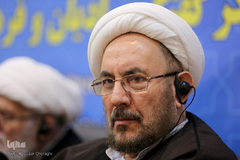 حجت الاسلام علی یونسی، دستیار ویژه رئیس‌جمهور در امور اقوام و اقلیت‌ها در اولین دوره گفتگوی دینی مرکز گفتگوی ادیان و فرهنگ‌ها و هیات کاتولیک فرانسه