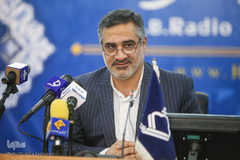 احمد ابوالقاسمی، مدیر شبکه رادیویی در نشست خبری تشریح برنامه‌های دهه فجر رادیو قرآن
