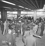 مراسم استقبال از امام خمينی(ره) بنيانگذار جمهوری اسلامی ايران در فرودگاه مهرآباد 