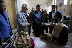 عیادت کاروان قرآنی انقلاب از بیماران بیمارستان بوعلی بیرجند