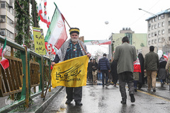به وقت چهل سالگی؛ تهران، خیابان انقلاب
