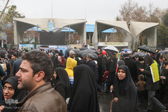 به وقت چهل سالگی؛ تهران، خیابان انقلاب