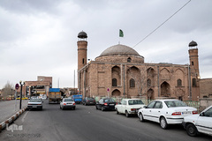 مسجد صاحب الامر، ایستاده در تاریخ