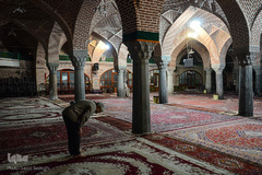 مسجد صاحب الامر، ایستاده در تاریخ