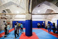 علاوه بر طلاب، نوجوانان محل نیز از امکانات حوزه استفاده می‌کنند.