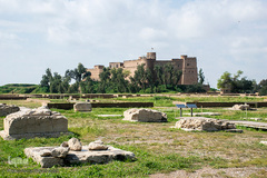 محوطه باستانی کاخ آپادانا و قلعه شاهی در شوش