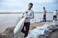 سیلاب در شهرستان کارون و تلاش برای مقابله با آن