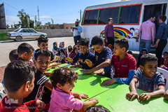 ارمغان شادی برای کودکان سیل‌زده