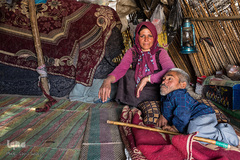 بعد از فوت پدر و مادر حشمت، فاطمه، زن برادرش 13 سال است که او را تر و خشک می‌کند.