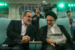 از راست حجت‌الاسلام سیدمهدی خاموشی، رییس سازمان اوقاف‌و‌امور خیریه و سید محمد بطحایی، وزیر آموزش‌و‌پرورش در اختتامیه طرح ملی بشارت ۱۴۵۲