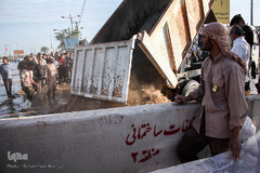 تلاش برای مقابله با سیل در اهواز