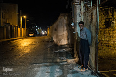 عبدالرضا بعد از اینکه یک روز کامل را به همراه برادرانش سپری کرد، مرا بدرقه می‌کند.