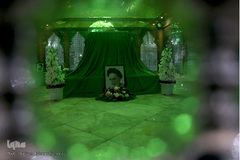 ادای احترام شرکت‌کنندگان در مسابقات بین‌المللی قرآن به امام راحل
