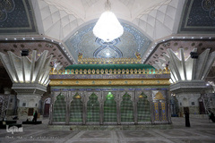 ادای احترام شرکت‌کنندگان در مسابقات بین‌المللی قرآن به امام راحل
