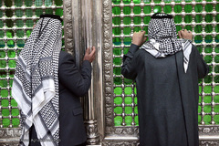 ادای احترام شرکت‌کنندگان در مسابقات بین‌المللی قرآن به امام راحل
