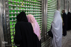 ادای احترام شرکت‌کنندگان در مسابقات بین‌المللی قرآن به امام راحل
