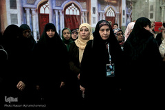 ادای احترام شرکت‌کنندگان در مسابقات بین‌المللی قرآن به امام راحل
