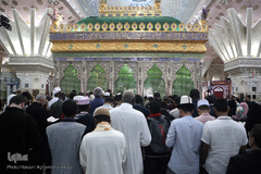 ادای احترام شرکت‌کنندگان در مسابقات بین‌المللی قرآن به امام راحل
