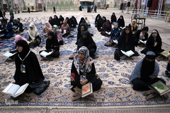 محفل انس با قرآن  شرکت‌کنندگان در مسابقات بین‌المللی قرآن در حرم امام راحل
