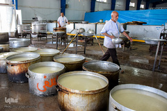 پخت غذا برای سیل‌زدگان خوزستانی توسط موکب‌های خمینی‌شهر