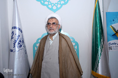 حجت‌الاسلام والمسلمین محمدرضا حشمتی در غرفه ایکنا در دهمین روز نمایشگاه قرآن کریم