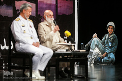 از راست مهدی چمران، برادر شهید چمران و امیر حبیب الله سیاری، معاون هماهنگ‌ کننده ارتش جمهوری اسلامی در بزرگداشت عارف مجاهد شهید مصطفی چمران