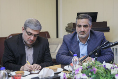 از راست احمد ابوالقاسمی، مدیر سابق رادیو قرآن و مهدی قره‌شیخلو، رئیس سازمان دارالقرآن الکریم در نشست «بررسی فعالیت‌های قرآنی و غفلت‌ رسانه‌ها»