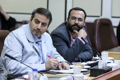 از راست مصطفی آجرلو، مدیرکل ارتباطات و تبلیغات آستان حضرت عبدالعظیم(ع) و سیدمحمدجواد شوشتری، رئیس سازمان قرآنی دانشگاهیان کشور در نشست «بررسی فعالیت‌های قرآنی و غفلت‌ رسانه‌ها»