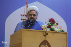 حجت‌الاسلام والمسلمین حبیب‌رضا ارزانی، رئیس شورای هماهنگی بزرگداشت دهه کرامت کشور در آیین افتتاحیه برنامه‌های دهه کرامت در حرم عبدالعظیم حسنی (ع)