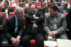 از راست رضا رحمانی، وزیر صنعت، معدن و تجارت، محمد شریعتمداری، وزیر تعاون، کار و رفاه اجتماعی و منصور غلامی، وزیر علوم، تحقیقات و فناوری در نشست روسای دانشگاه‌های سراسر کشور