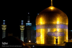 تعویض پرچم گنبد حرم امام رضا(ع)‎