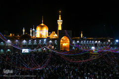 تعویض پرچم گنبد حرم امام رضا(ع)‎