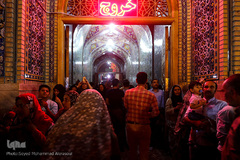 تعویض پرچم گنبد حرم امام رضا(ع)‎