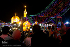 تعویض پرچم گنبد حرم امام رضا(ع)‎