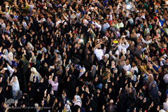 تعویض پرچم گنبد حرم امام رضا(ع)‎