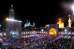 تعویض پرچم گنبد حرم امام رضا(ع)‎