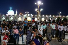 تعویض پرچم گنبد حرم امام رضا(ع)‎