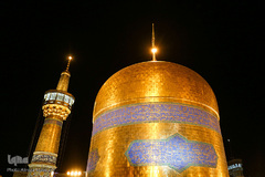 تعویض پرچم گنبد حرم امام رضا(ع)‎