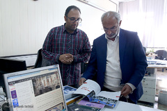 خبرنگاران مشغول کارند