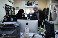 خبرنگاران مشغول کارند