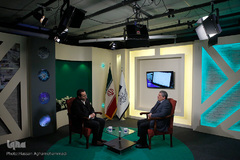 خبرنگاران مشغول کارند