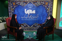 خبرنگاران مشغول کارند