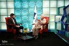 خبرنگاران مشغول کارند