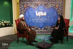 خبرنگاران مشغول کارند